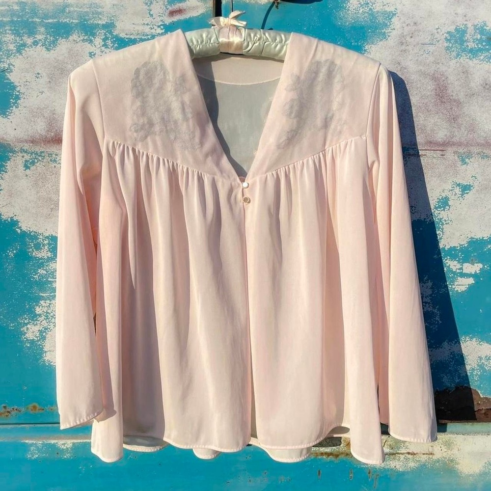 1950s Van Raalte pale pink nylon bed jacket w/ gathered body
